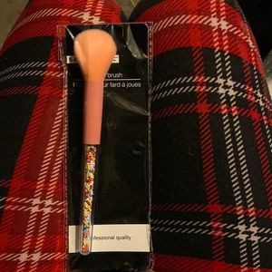 NWT Sassy + chic make up brush
